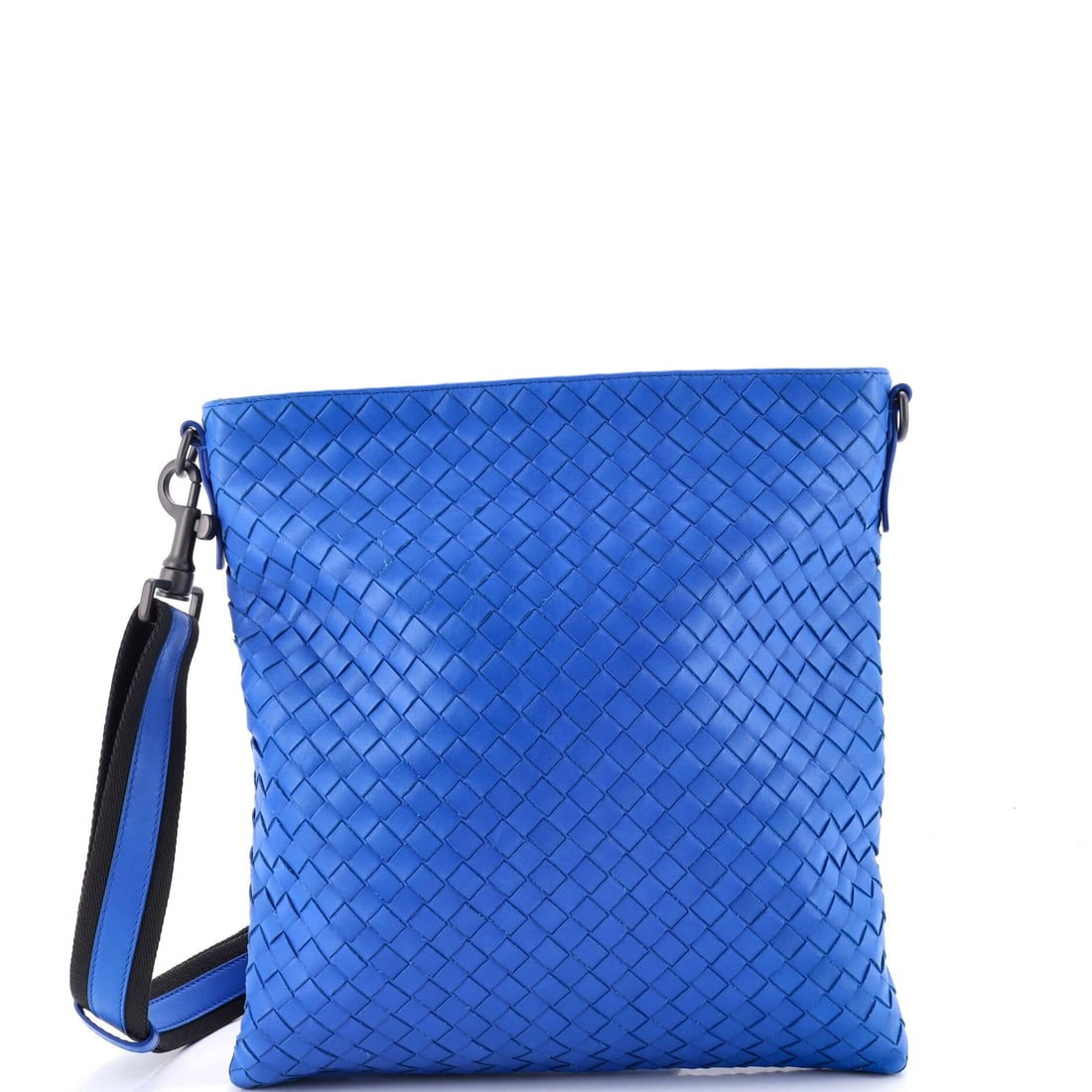 Bottega Veneta Flat Messenger Bag Intrecciato Nappa: Intrecciato nappa defines this Bottega Veneta Flat Messenger Bag. A clean-lined handbag built for everyday carry. 10"W x 11"H x 1"D, 30" strap drop on the body. A polished day bag that holds its shape