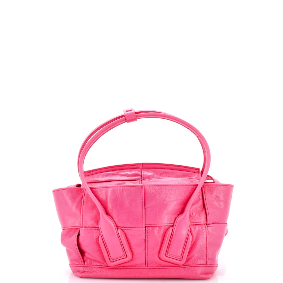 Bottega Veneta Arco Bag Maxi Intrecciato Leather: Maxi Intrecciato leather defines this Bottega Veneta Arco Bag. A clean-lined tote with a structured base and an open, upright body. Scale sits at 7"W x 7"H x 3.5"D, 6" handle drop and 26" strap drop. 