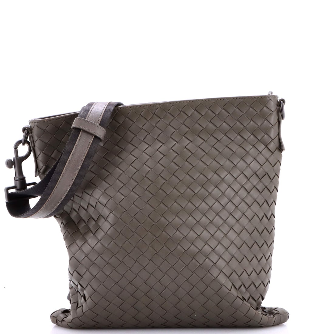 Bottega Veneta Flat Messenger Bag Intrecciato Nappa: Bottega Veneta's Flat Messenger Bag. A clean-lined handbag built for everyday carry. It carries at 10"W x 11"H x 1"D, 30" strap drop. Grade C - Very Good. Maison de Beaubigonne authenticity guaranteed