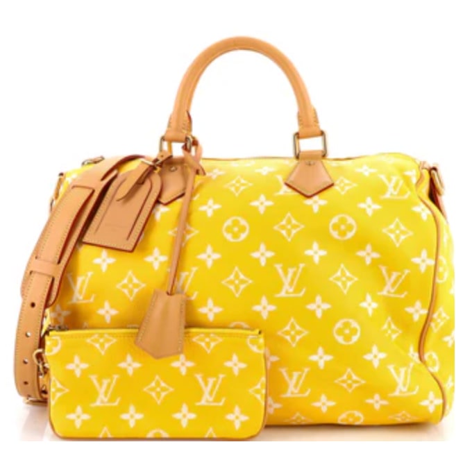 Louis VUITTON Speedy P9 Bandouliere Bag Monogram Leather 40: Runway-level Speedy with an extra-soft feel and a big-occasion vibe. The P9 Bandouliere 40 is spacious, polished, and made for arrivals-whether that is a weekend trip or simply walking in like you