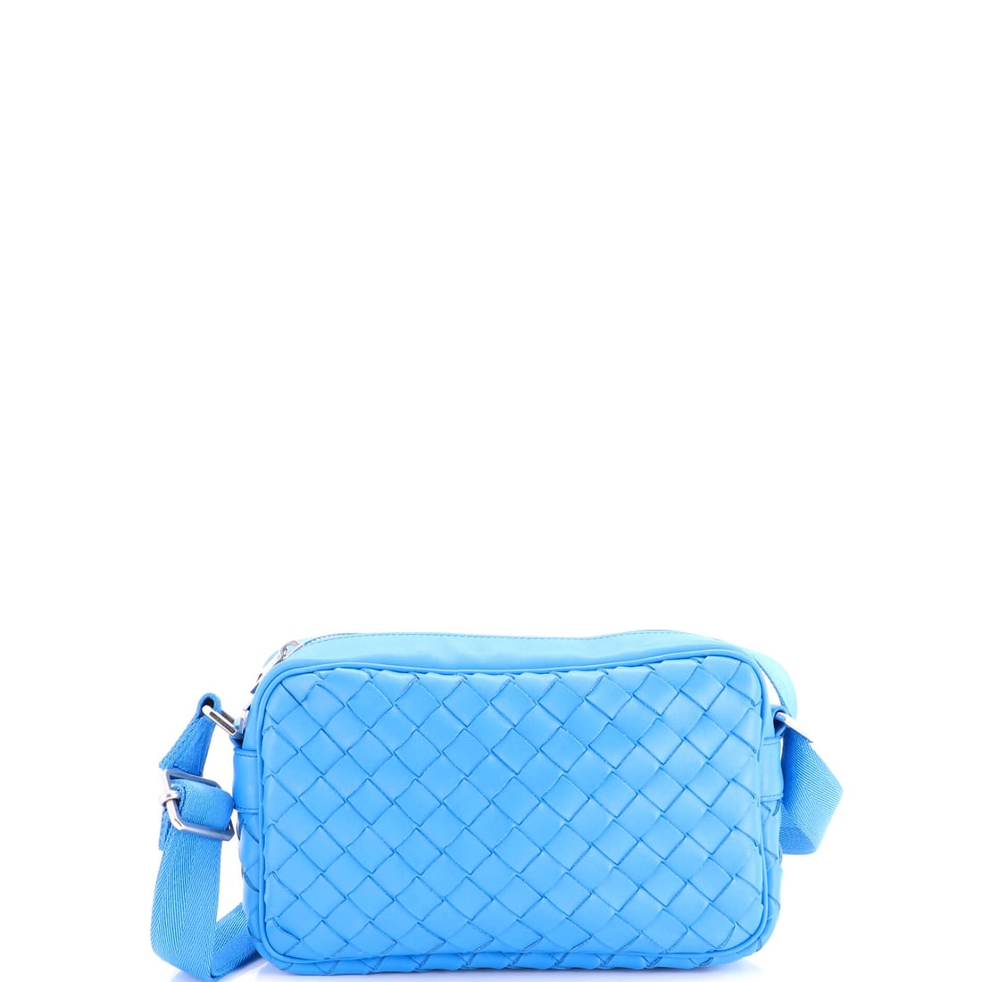 Bottega Veneta Zip Camera Bag Intrecciato Nappa: Minimal depth is the point at 9.5 in wide x 6 in high x 2 in deep, so this camera bag sits flush to the body. Intrecciato nappa softens the rectangle, leaving no hard corners to catch. The camera form