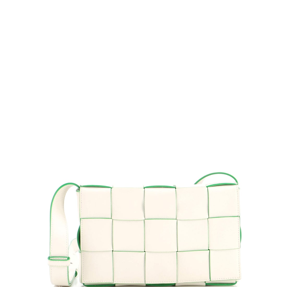 Bottega Veneta Cassette Crossbody Bag Maxi Intrecciato Leather: Stretched across a 9 in width against a 5 in height and a 2 in depth, the bag runs long instead of tall, which suits the flat carry of a phone and a slim wallet. The weave takes the extra width well, 