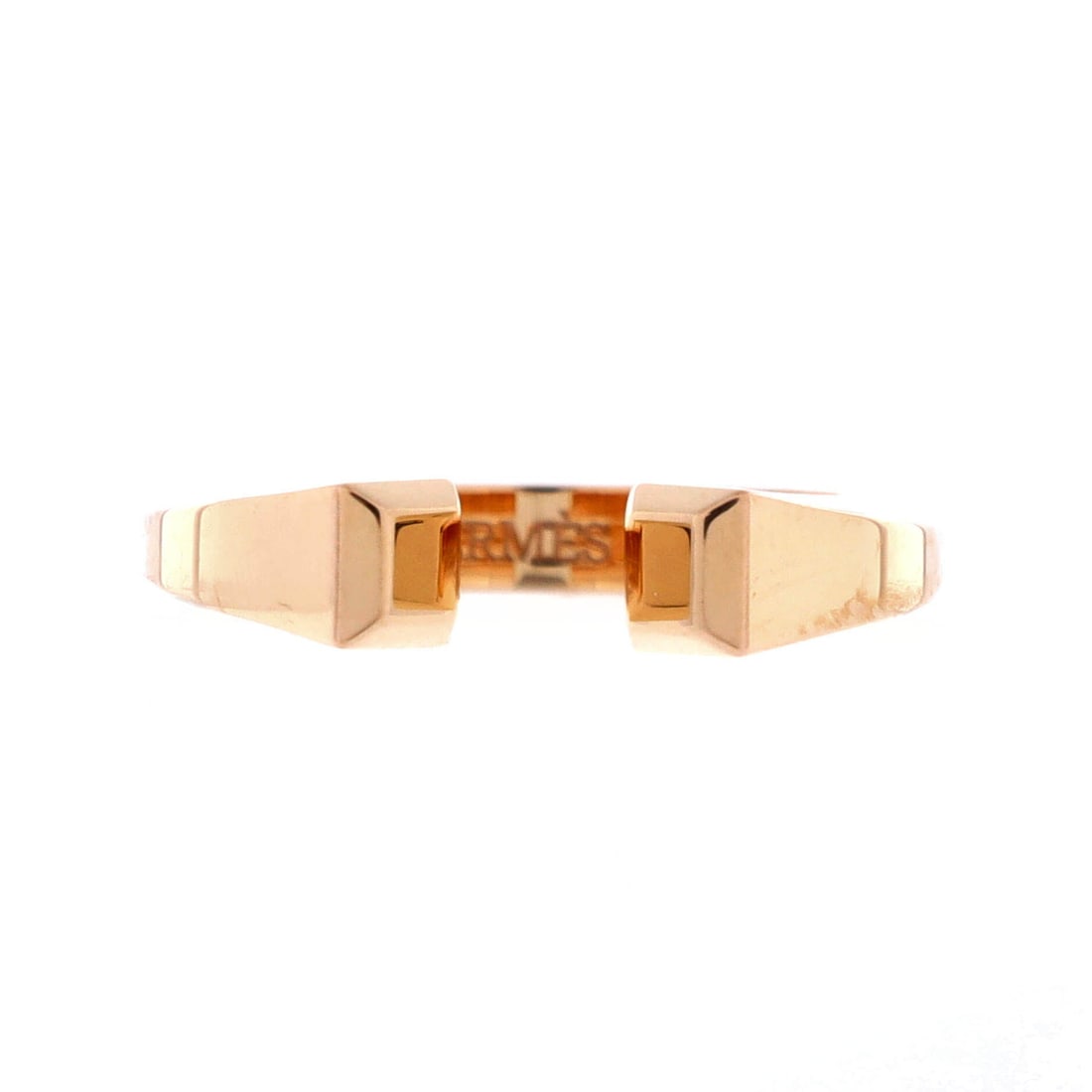 Hermes Clou de Forge Ring 18K Rose Gold: Clou de Forge gets followed for its hardware logic, a forge nail head translated into 18K rose gold with no stone to soften it. Band width 4 mm gives the ring enough face to read across a table while 