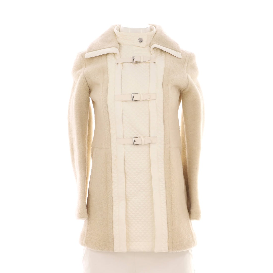 Hermes Women's Manteau Duffle Coat Fur and Cotton: Cotton shell against fur gives this manteau two textures at once, structure through the body and softness where the fur sits. Length runs 27 in, a duffle cut that stops near the hip and layers over kn