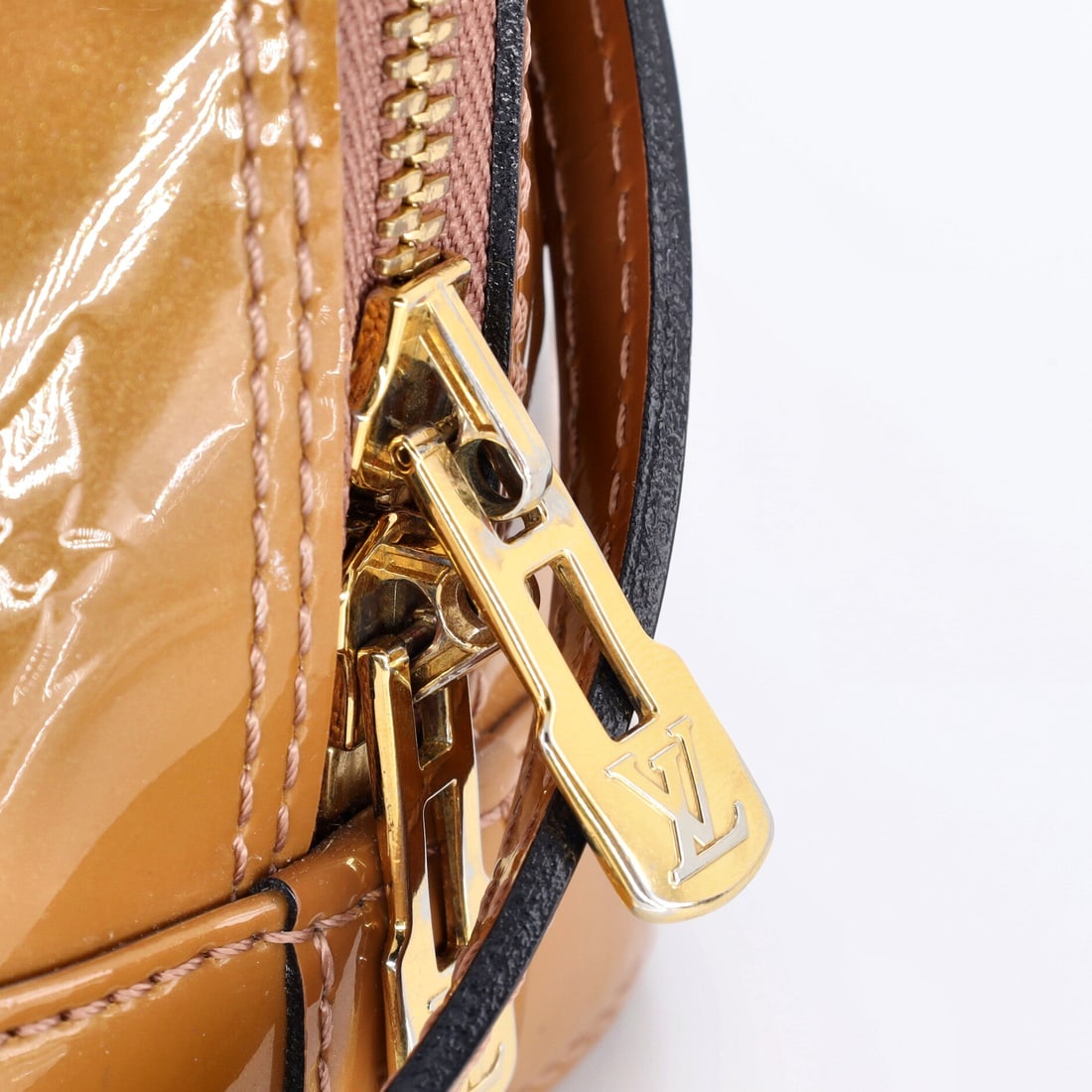 Louis Vuitton Alma Handbag Monogram Vernis - 6
