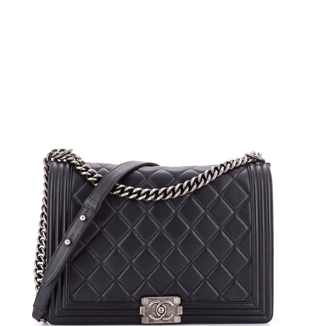 Chanel Boy Flap Bag Quilted Lambskin: At 12 in across this is the widest Boy in the sale, running 7 in high and 3 in deep in the New Medium cut. The extra width flattens the silhouette further and gives the push-lock more field around it.