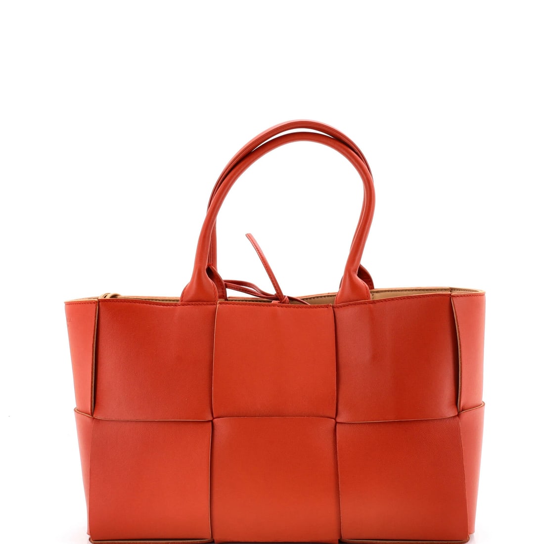 Bottega Veneta Arco Tote Maxi Intrecciato Leather: Bidders tracking the Arco Tote will know this one: Maxi Intrecciato Leather, large-scale weaving across a generous tote. A tote with no hardware and no logo - the weave is the entire statement. At 12"