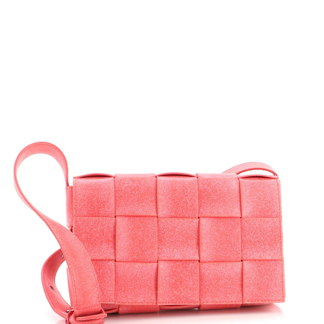 Bottega Veneta Cassette Crossbody Bag Maxi Intrecciato Rubber: Bottega Veneta Cassette Crossbody Bag - Maxi Intrecciato Rubber, wide woven strips over a small rectangular body with a chain-and-leather strap. It is the Bottega shape that people recognize without n