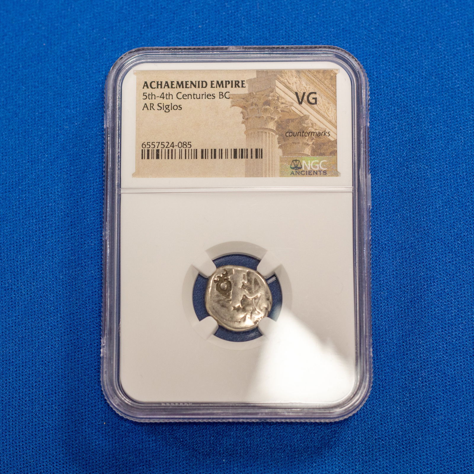 COIN: SIGLOS ACHAEMENID (553-330 BC): This certified Achaemenid silver siglos, struck in the 5th–4th centuries BC at the imperial mint of Sardis, features the iconic image of the Persian hero-king in the characteristic kneeling-running