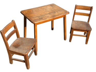 Vintage Wood Chili’s Rectangular table with 2 Chairs