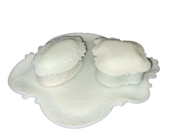 Vintage Swindell Dresser Tray Set