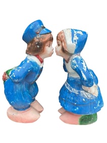 Garden Statuary Concrete Kissing Dutch Boy and Girl