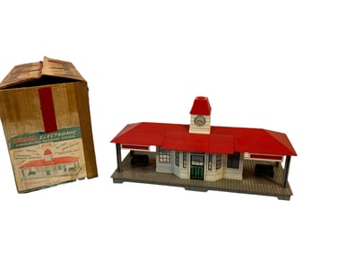 Vintage Noma Electronic Announcing Railroad Station O-gauge in Original Box