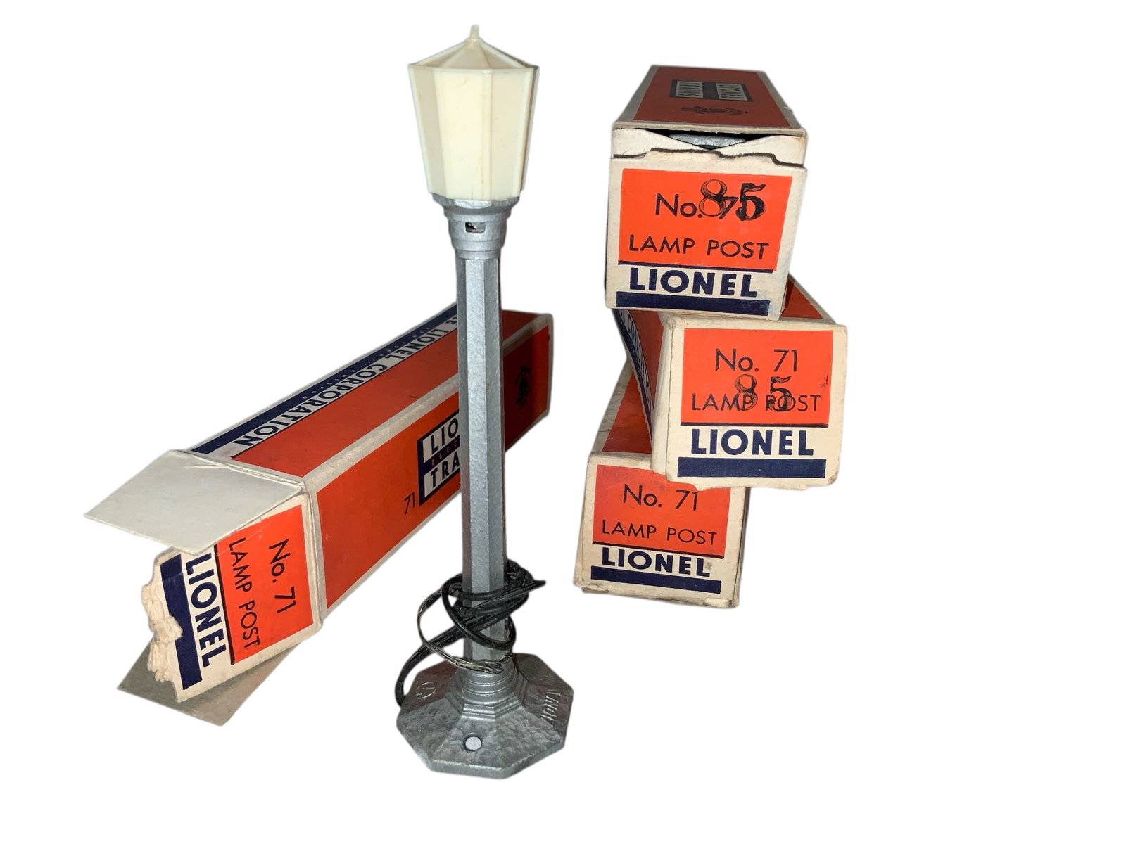 4 Vintage Lionel Lamp Post No. 71 O-gauge Metal (1 of 1)