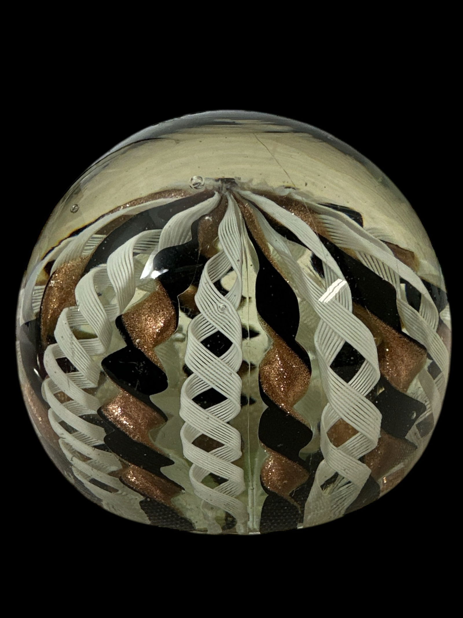 Mid-century Murano Zanfirico Art Glass Paperweight: Mid-century Murano Zanfirico Art Glass Paperweight There are no stickers or etchings to confirm but this is believed to be Murano of Italy. Approx 3” diameter.