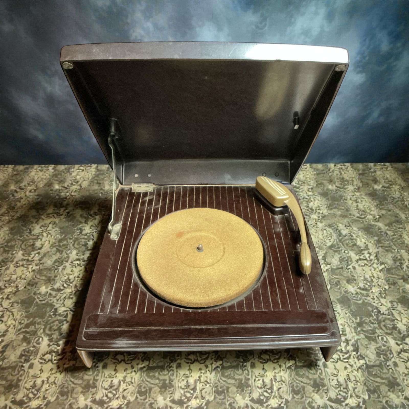 Vintage Philco Turntable (1 of 4)