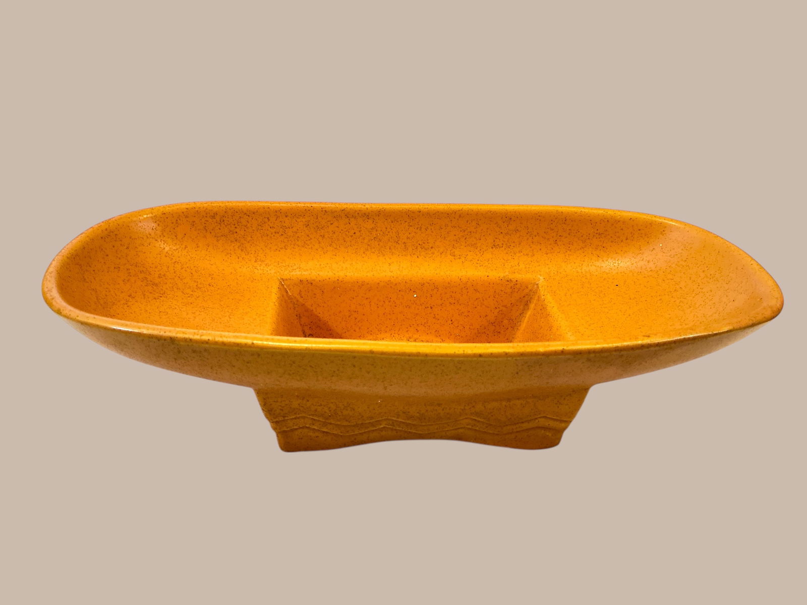 Vintage McCoy 1603 Pedestal Bowl Pottery Planter Speckled Orange Glaze: Vintage McCoy 1603 Pedestal Bowl Pottery Planter Speckled Orange Glaze. No chips, cracks, breaks, or repairs. 10”. Long
