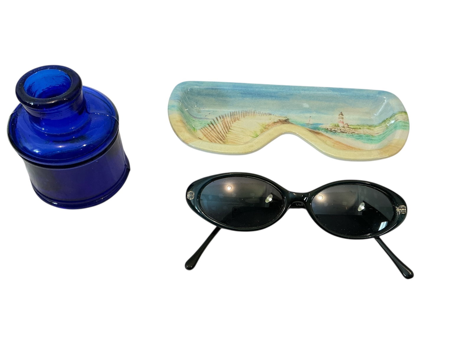 DECOR Antique Cobalt Blue Inkwell, Vintage Melamine Eyeglass holder, Sunglasses: DECOR Antique Cobalt Blue Inkwell, Vintage Melamine Eyeglass holder, Sunglasses. Eyeglass holder is marked Italy.***PLEASE READ***Shipping for this lot is available ONLY THROUGH LIVESHIPPING. There ar