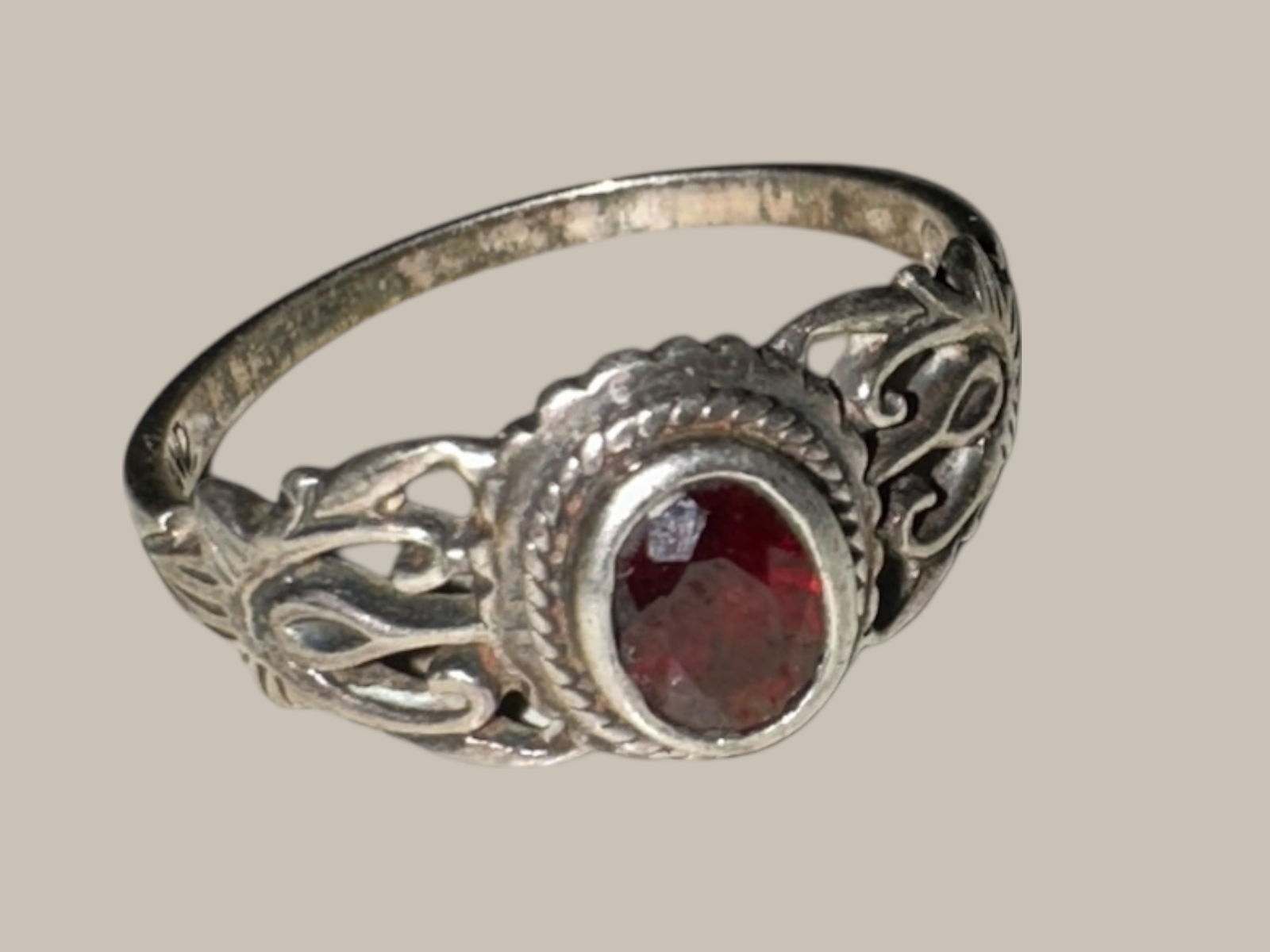Sterling Silver(925) Ring Faceted Red Stone size 7.5 (1 of 5)