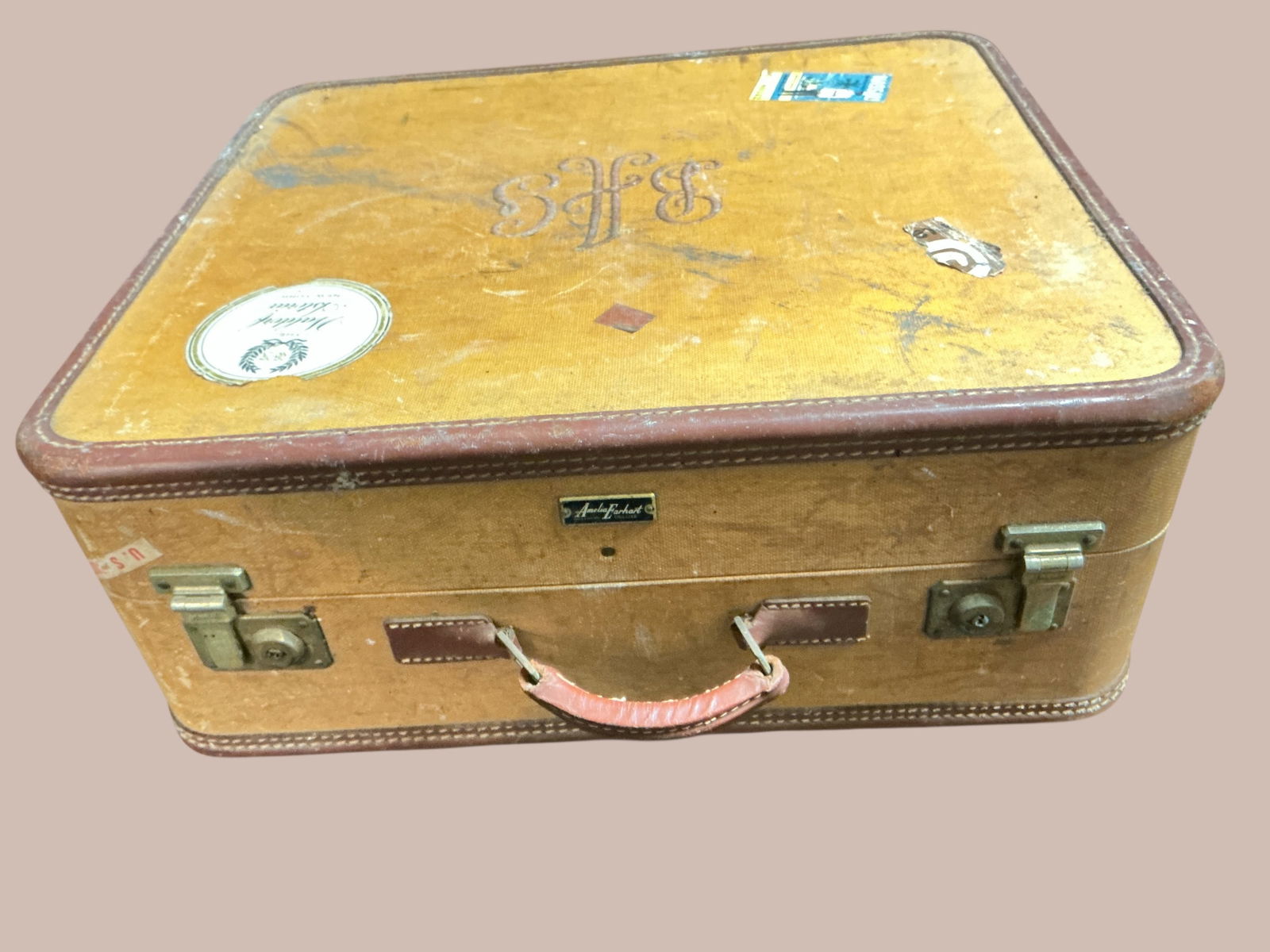 Mid-century Amelia Earhart DELUXE Suitcase (1 of 4)