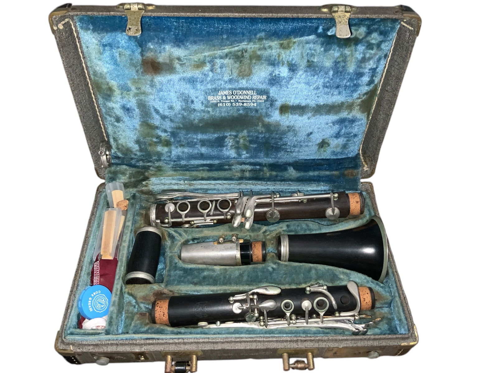Vintage CONN Victor Clarinet in Hardshell Case (1 of 3)