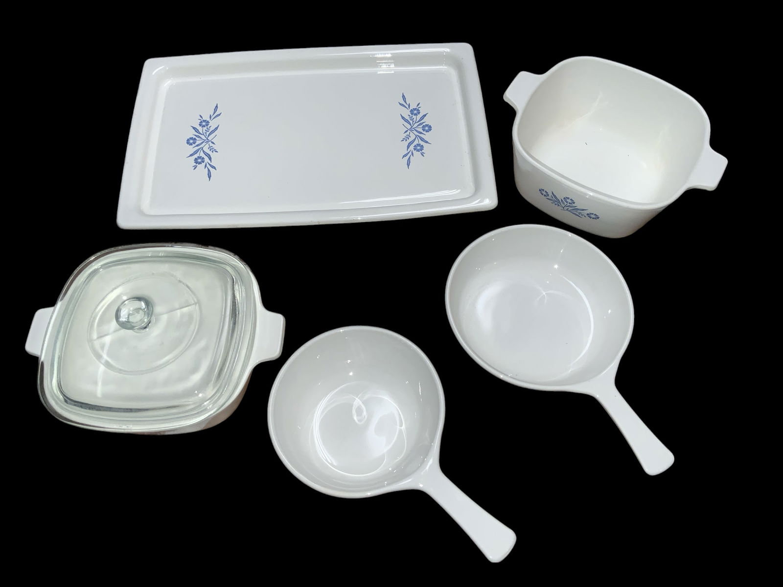 Vintage Corning Blue Cornflower Cookware: Vintage Corning Blue Cornflower Cookware. Tray, 1 sauce pan(1pint), 1 saute pan(6 1/2") 2 casseroles(1qt & 1 3/4qt) 1 Pyrex lid (fits both casseroles) Few, if any utensil marks but the 1 3/4" qt casse