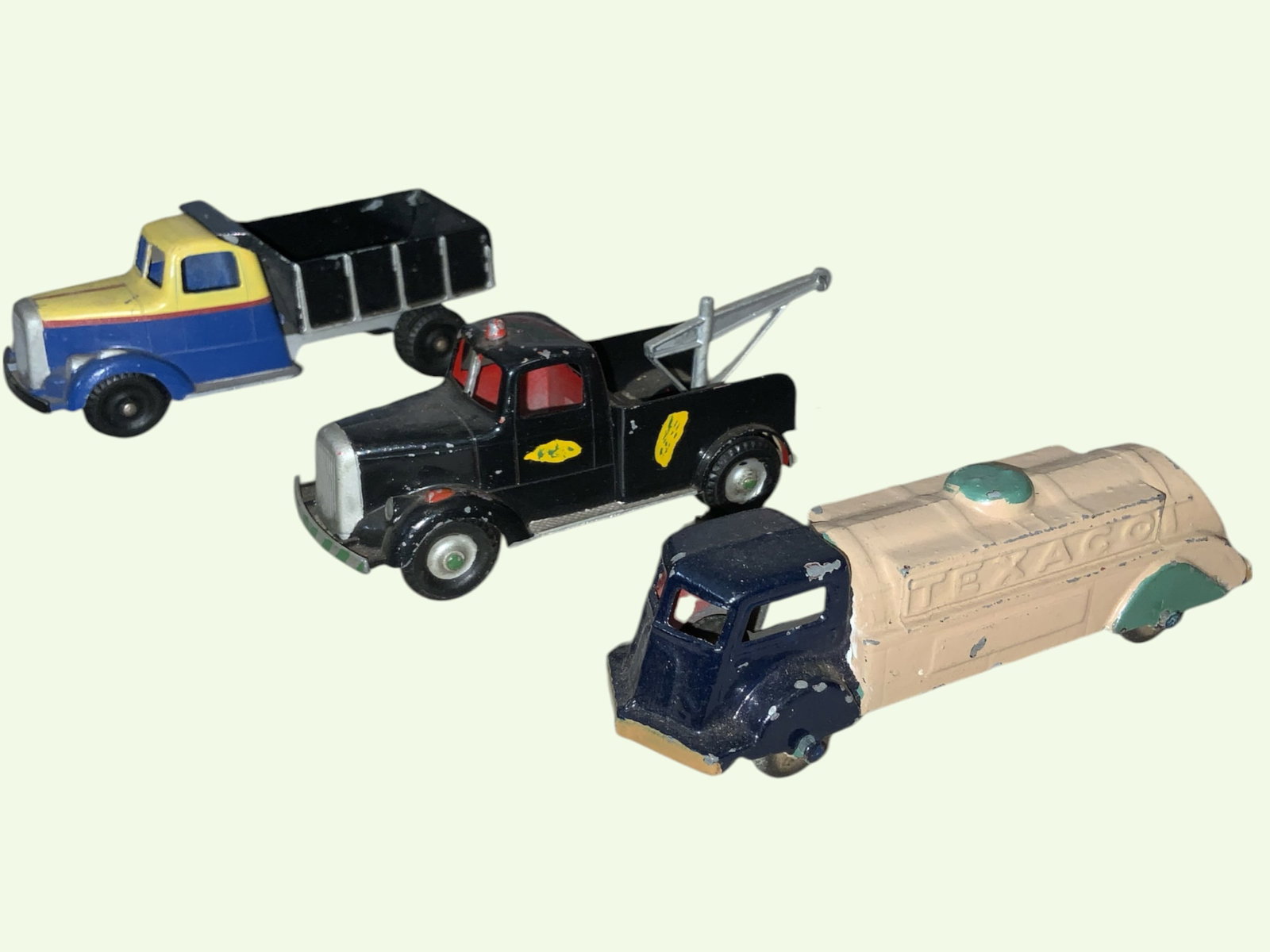 3pc Tootsie Toy Trucks TEXACO tanker, DUMP, Tow truck (1 of 12)