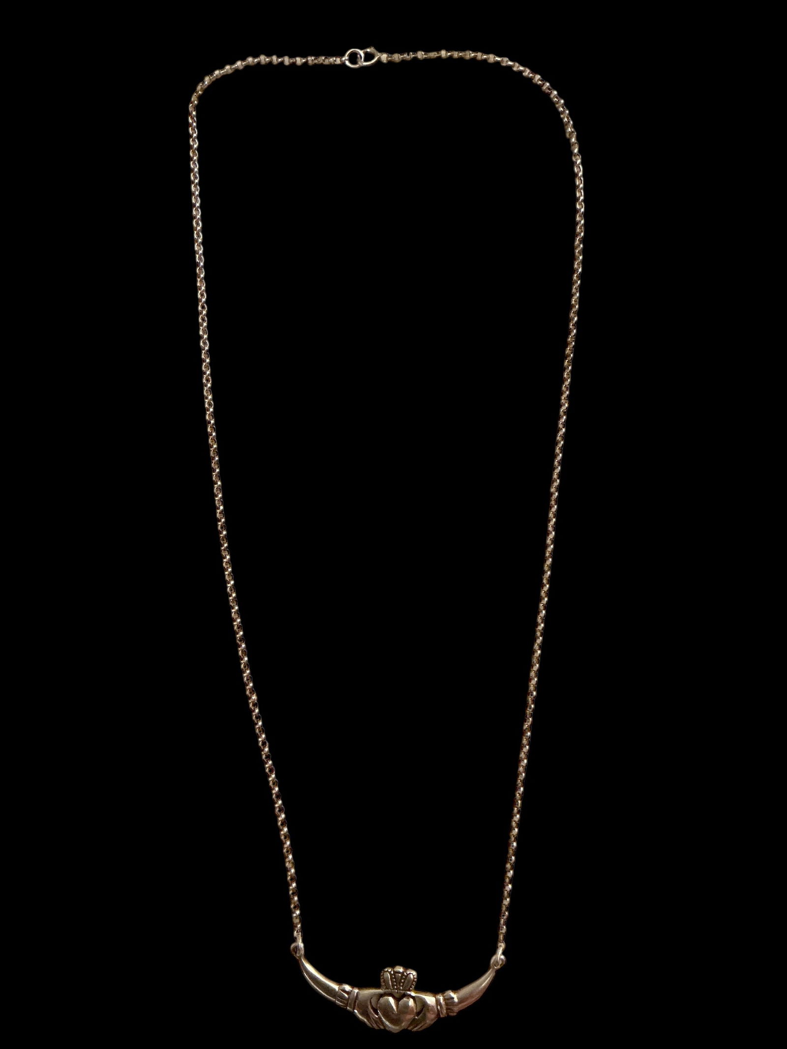 Sterling Silver Irish Claddagh Necklace 18”: Sterling Silver Irish Claddagh Necklace 18” ================================= PLEASE READ =============================Shipping for this lot is available ONLY THROUGH LIVESHIPPING. We advise