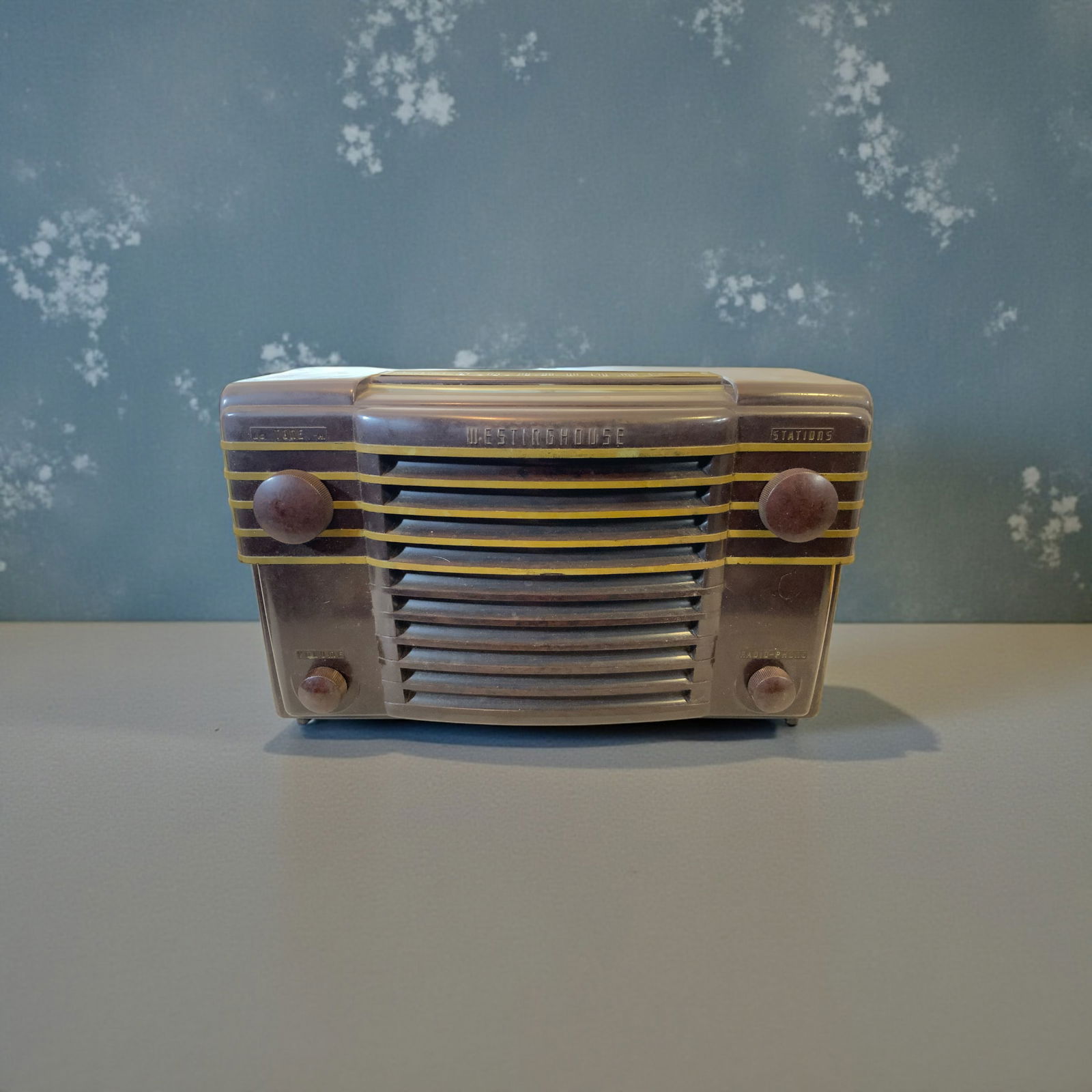 Mid-century Westinghouse AM Radio (1 of 6)