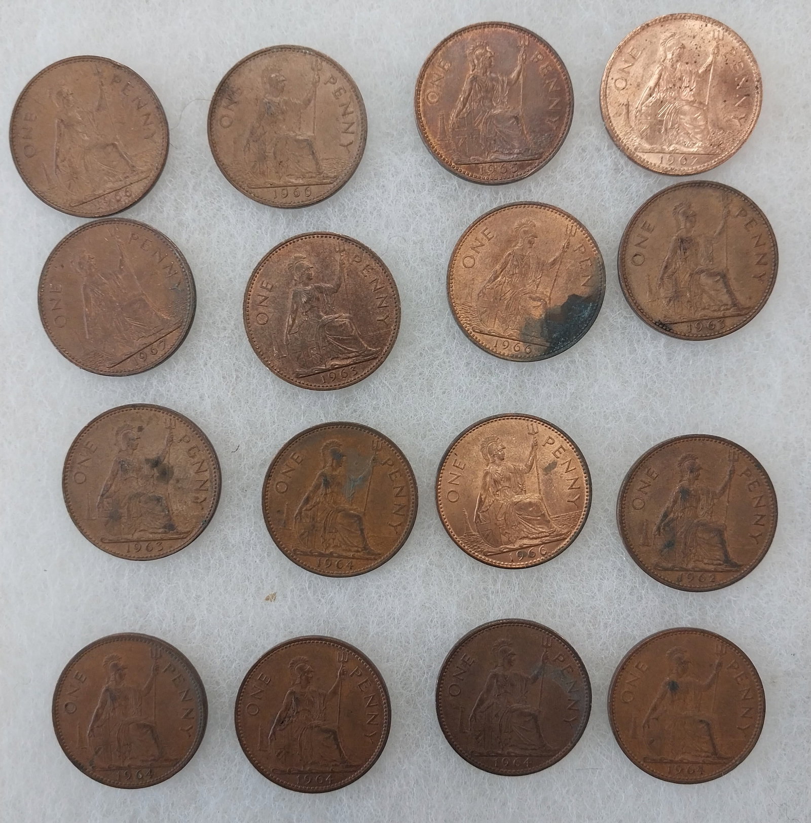 Collection of 16 Vintage 1960's British Penny: Collection of 16 Vintage 1960's British Penny in good condition all are dated from the 1960's..================================= PLEASE READ =============================Shipping for this lot is avail