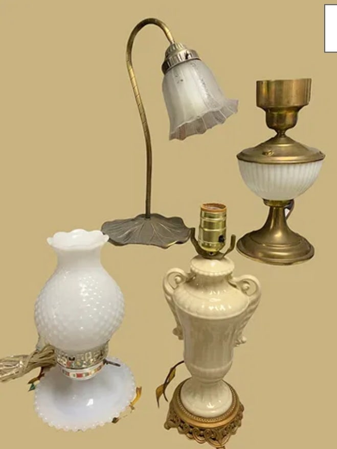 Box lot of assorted lamps (1 of 5)