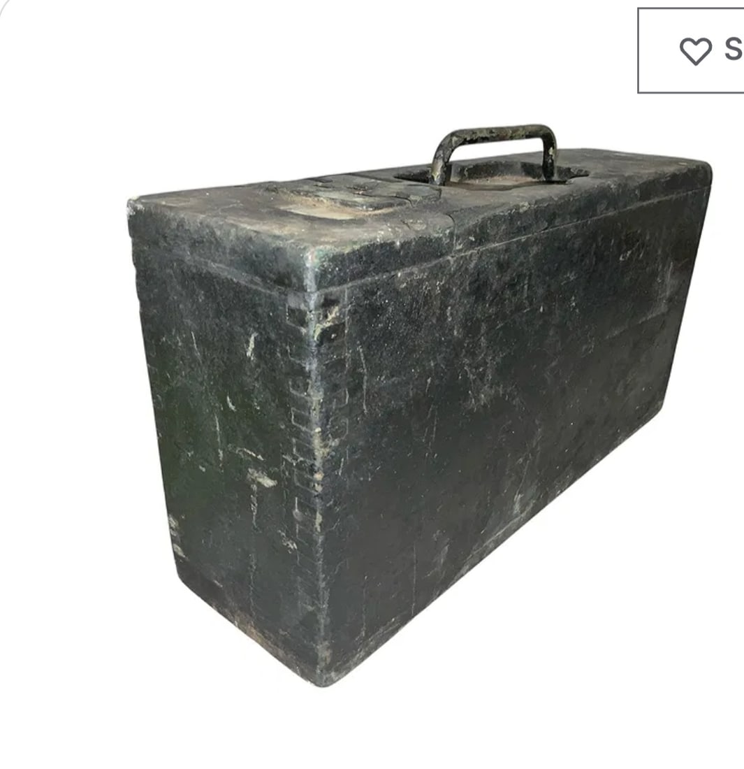 Vintage wooden ammo box (1 of 4)