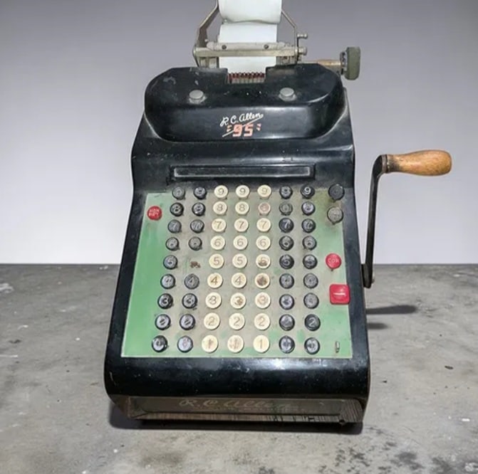 Vintage R.C Allen no.95 figuring machine (1 of 6)