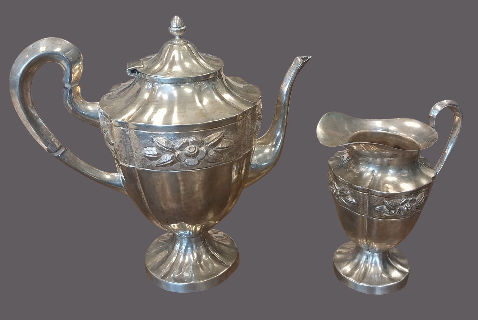 51.9 Troy Oz 925 Streling Silver Coffee Pot and Creamer: 51.9 Troy Oz 925 Streling Silver Coffee Pot and Creamer both are in good condition both are marked 925 on the bottom coffee pot is 11 inches tall Creamer is 6 1/2 inches tall