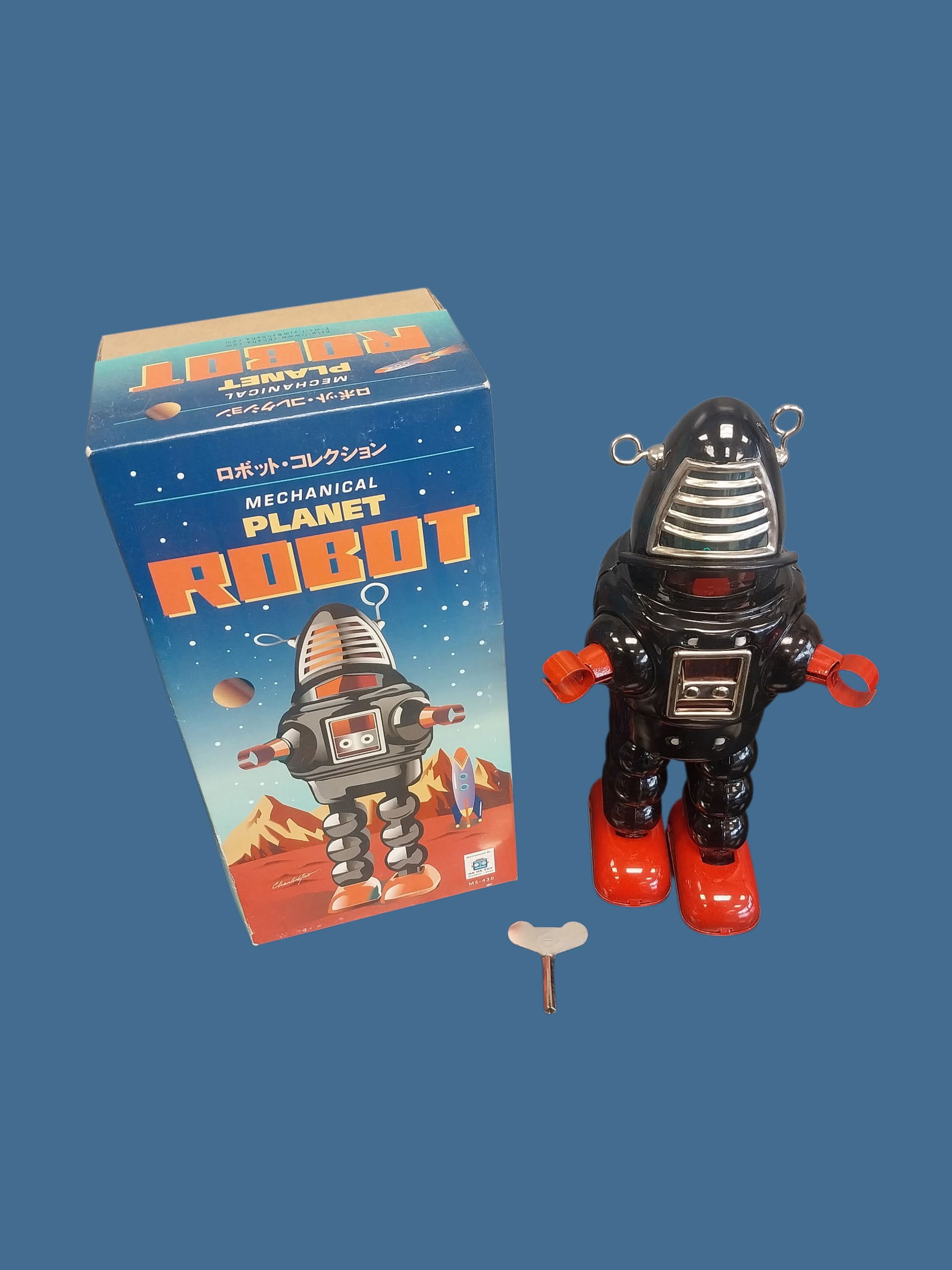 Reproduction Planet Robot Tin Wind Up Toy in box with key (1 of 4)
