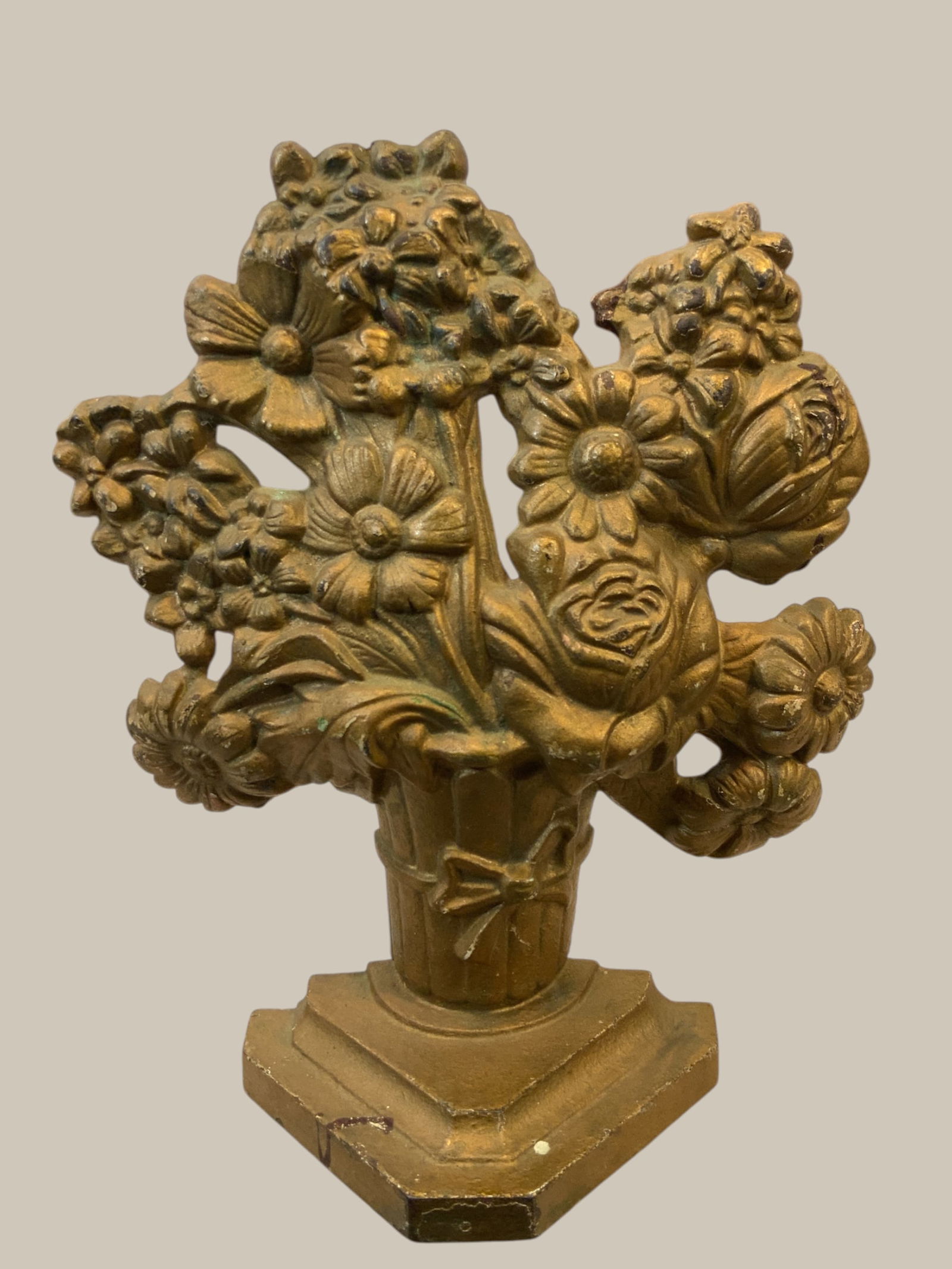 Vintage Cast Iron Floral Doorstop / Standalone Decor: Vintage Cast Iron Floral Doorstop / Standalone Decor. Narrow profile would fit on a small shelf. Also Stable and heavy enough to serve as a doorstop. 2 1/2" x 7" x 8 1/2". ============================