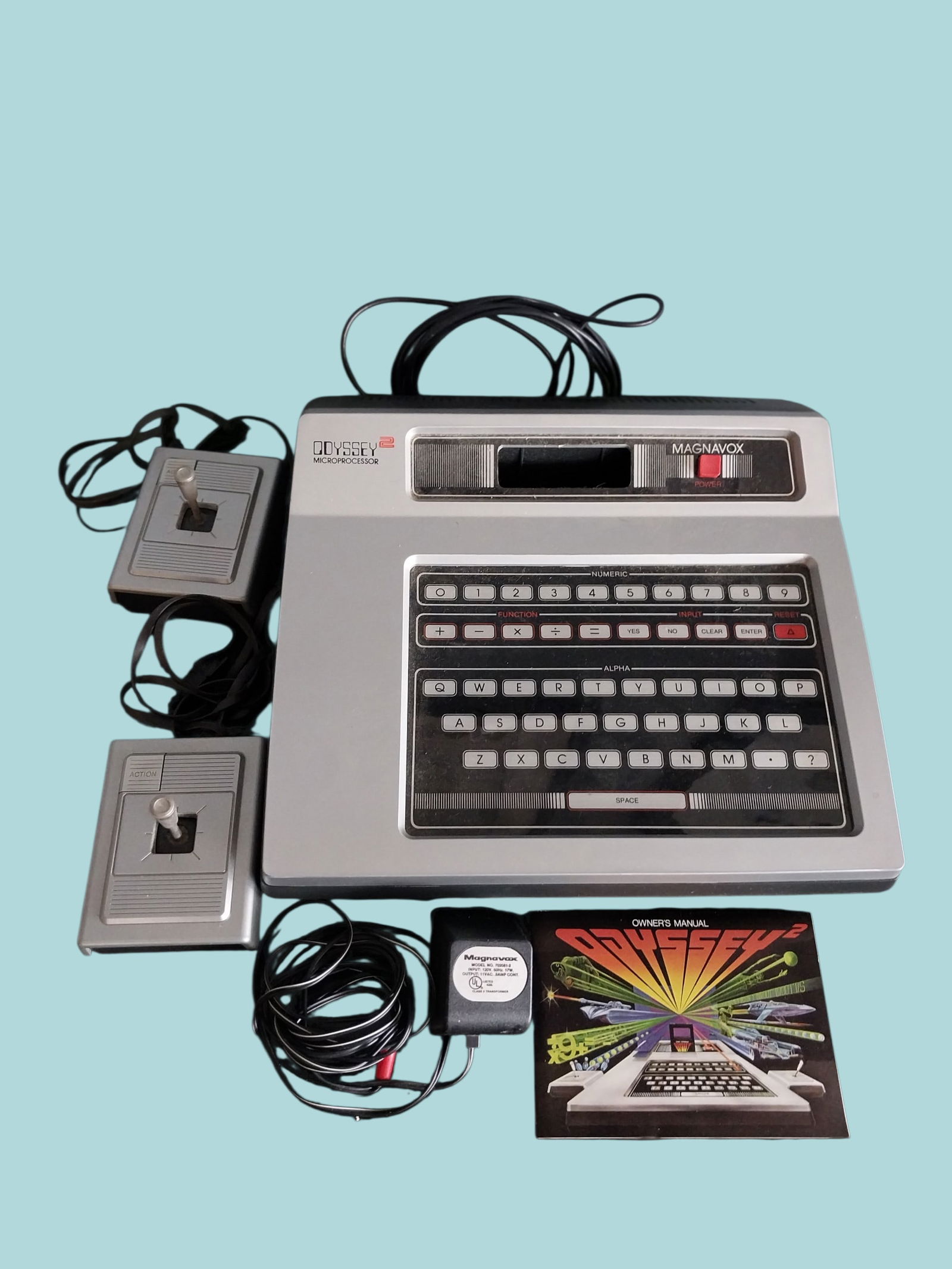 Vintage Magnavox Odyssey2 Console with 2 Controllers and Cords.: Vintage Magnavox Odyssey2 Console with 2 Controllers and Cords. UNTESTED. ================================= PLEASE READ =============================Shipping for this lot is available ONLY THROUGH LIV