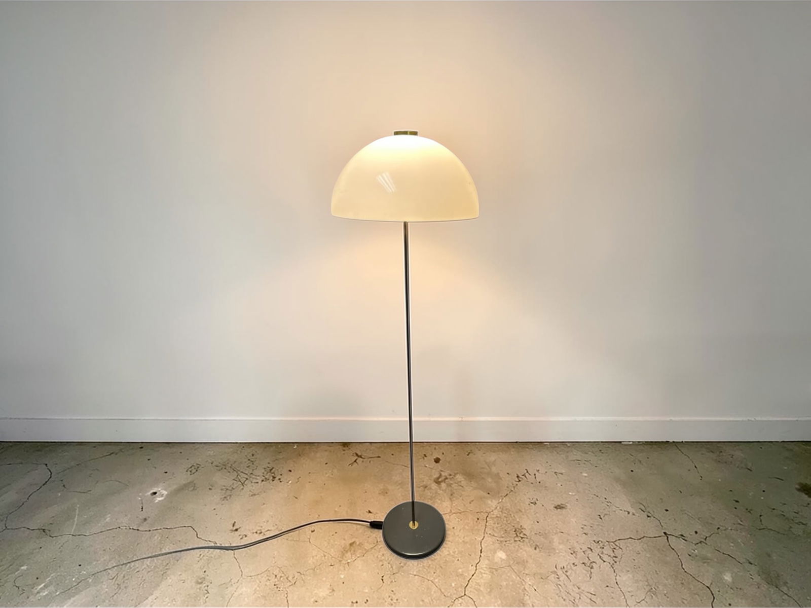 Mid-century Mushroom Shade FLOOR LAMP Marked “ORNO”: Mid-century Mushroom Shade FLOOR LAMP Marked “ORNO”. Highly desirable slender stem floor lamp with the plastic mushroom cap shade.Stable on its base. One bulb, Single mode switch. Not 3-way.