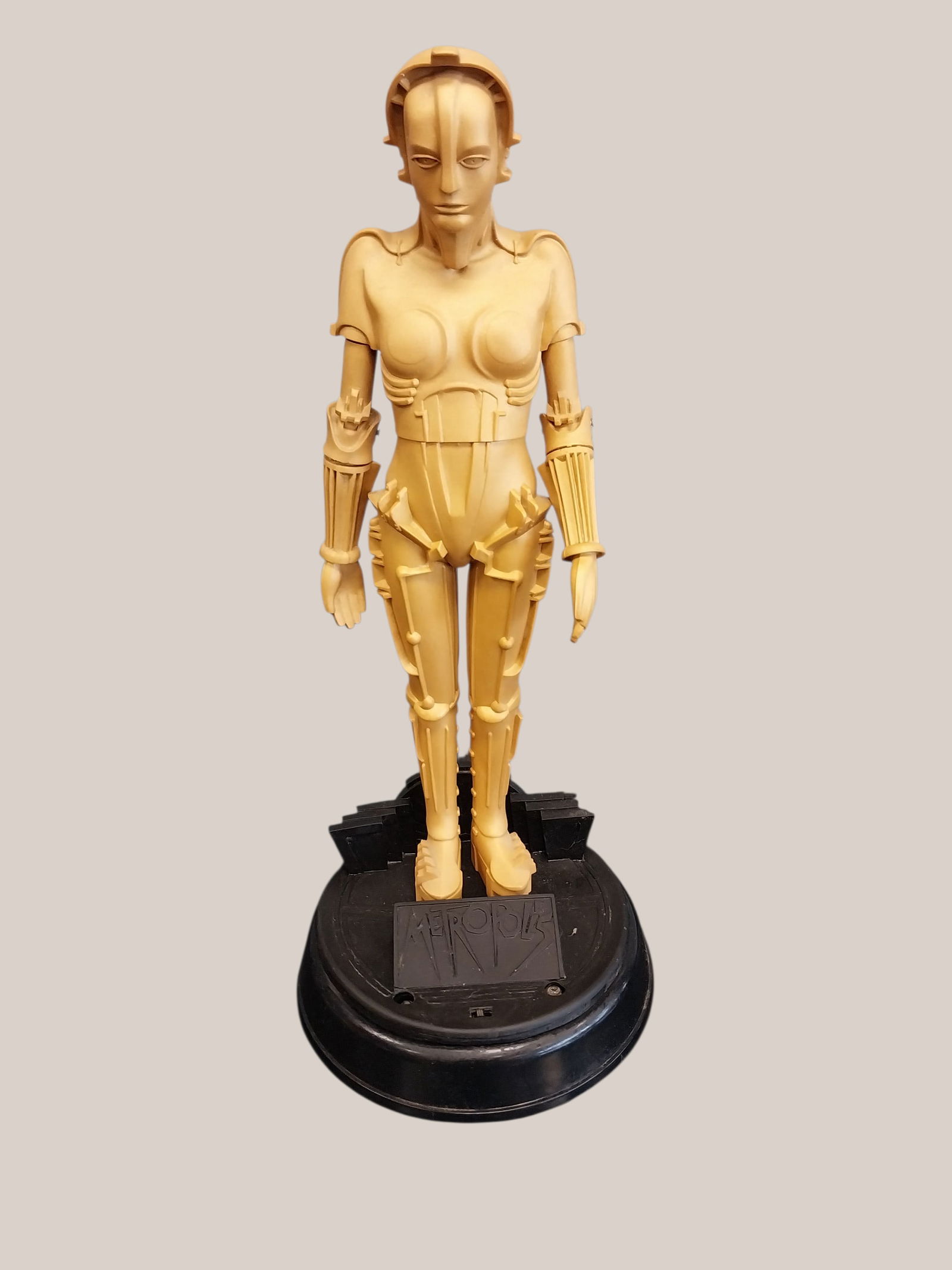 MASUDAYA METROPOLIS MARIA VINYL STATUE with Lighted Stand: MASUDAYA METROPOLIS MARIA VINYL STATUE with Lighted Stand Stand is untested Doll stands 16 inches tall on the Stand look to be in good condition dated 1985 Stand dose show ware as pictured. ==========
