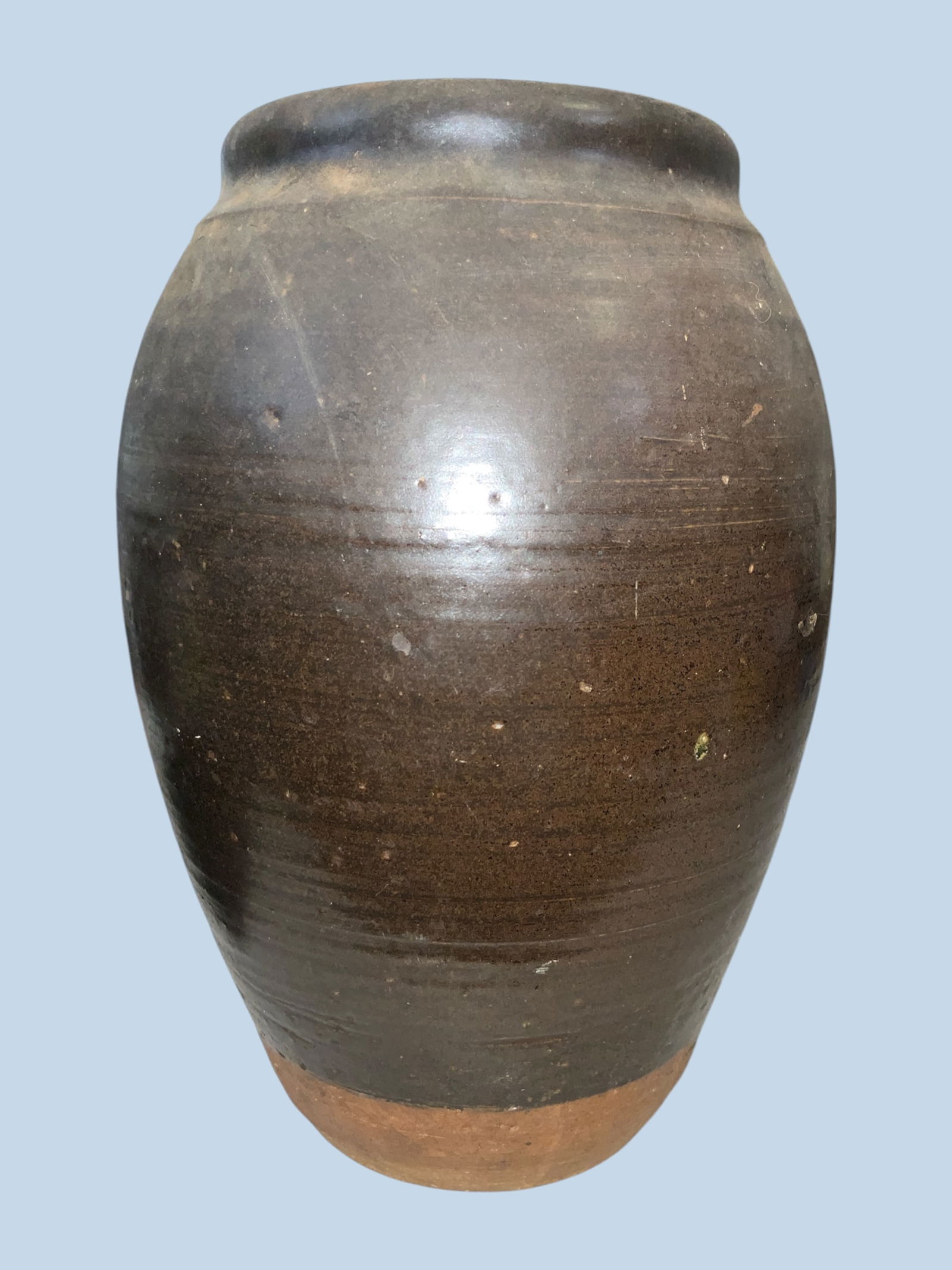 Rustic Hand-thrown Clay Vase or Jar: Rustic Hand-thrown Clay Vase or Jar. 11 1/2" tall.================================= PLEASE READ =============================Shipping for this lot is available ONLY THROUGH LIVESHIPPING. We advise all