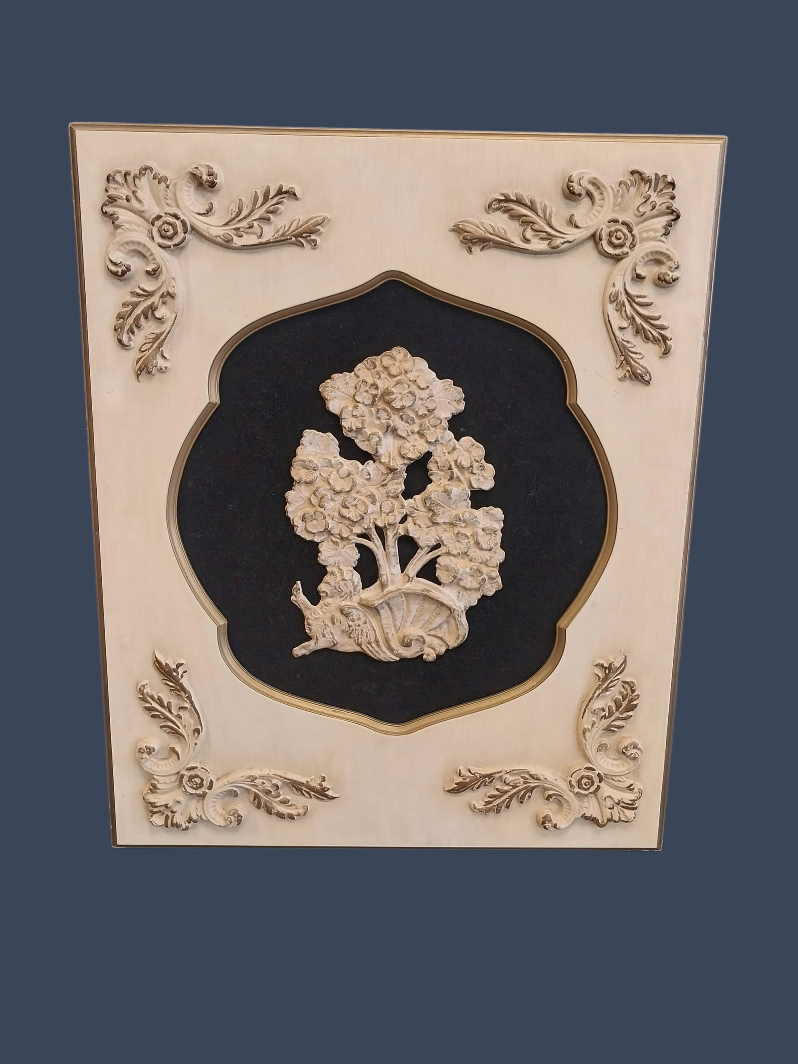 Vintage Carved relief: Vintage Carved relief Center Carving placed on Black Velvet. 22 inches wide and 28 inches tall in good condition. ================================= PLEASE READ =============================Shipping fo