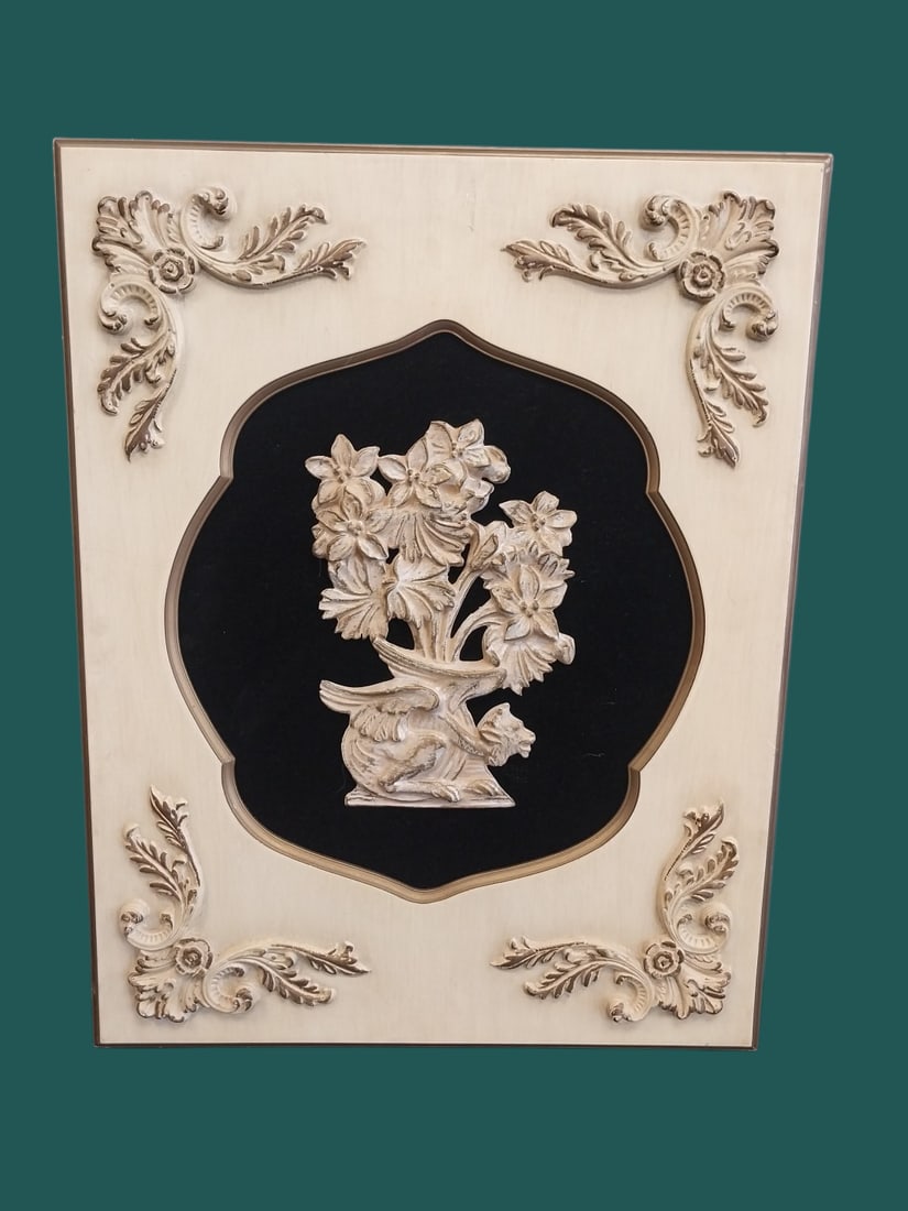 Vintage Carved relief: Vintage Carved relief Center Carving placed on Black Velvet. 22 inches wide and 28 inches tall in good condition. ================================= PLEASE READ =============================Shipping fo
