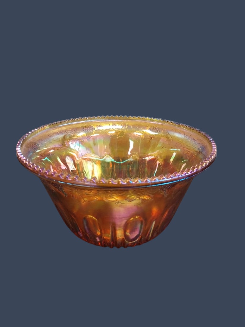 Vintage INDIANA CARNIVAL GLASS IRIDESCENT GRAPE HARVEST 7QT PUNCH BOWL: Vintage INDIANA CARNIVAL GLASS IRIDESCENT GRAPE HARVEST 7QT PUNCH BOWL in great condition no Crack chips or breaks. ================================= PLEASE READ =============================Shipping