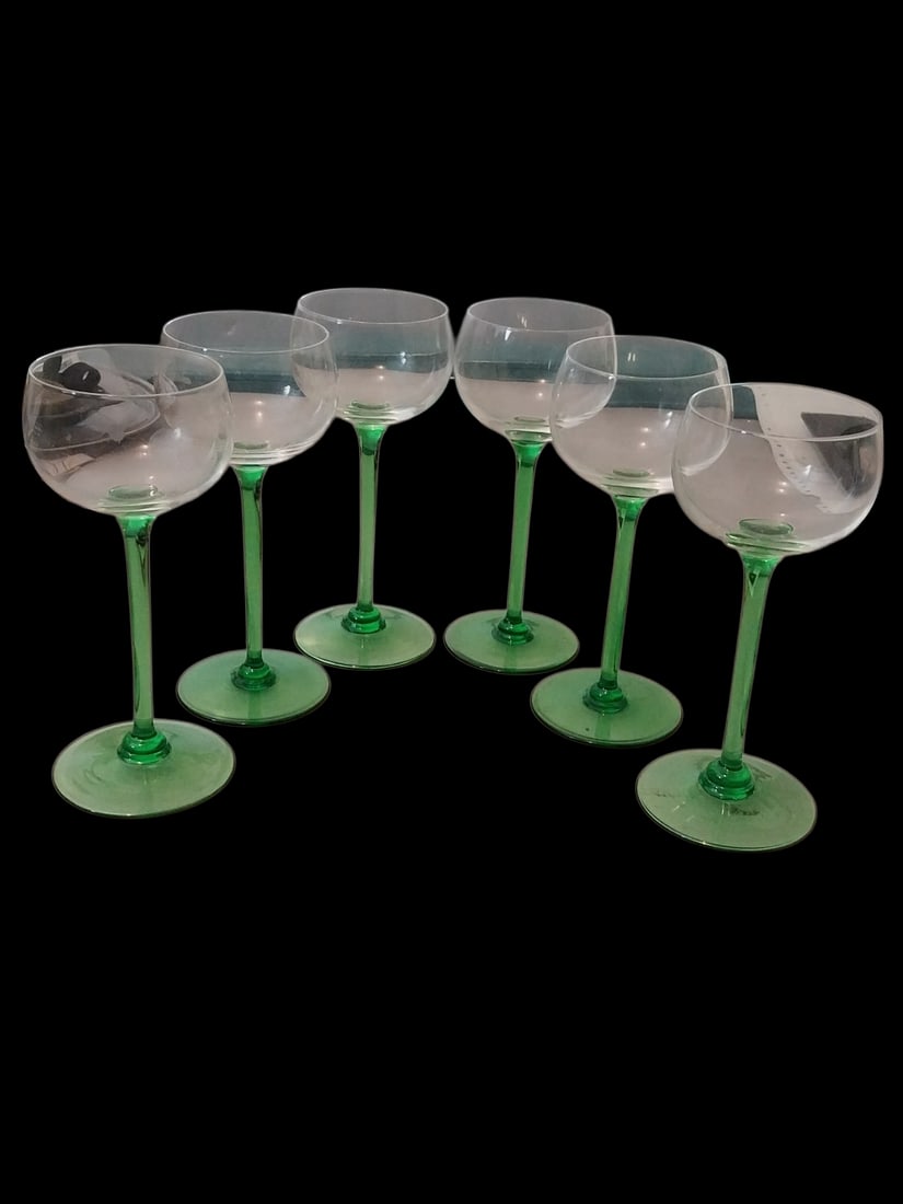 6 Green Stemmed Wine Glasses (1 of 3)