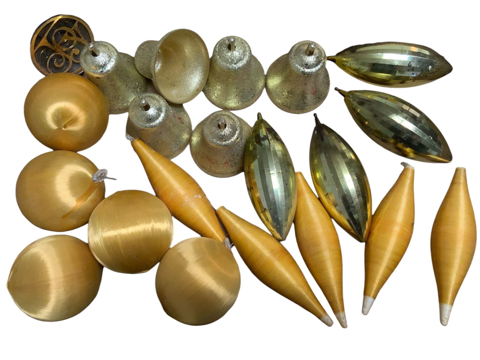 Mid-century Satin-wrapped Baubbles & Rounds Glitter Bells Early Plastic Christmas Ornaments: Mid-century Satin-wrapped Baubbles & Rounds Glitter Bells Early Plastic Christmas Ornaments. As shown, imperfect and dusty; Not cracked or broken. Generic bulk boxed measuring 9" x 12" x 15". ========