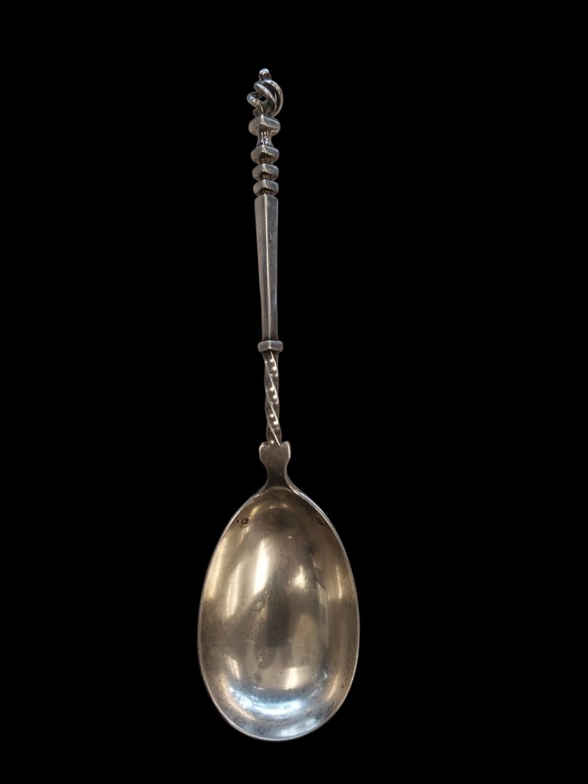 Antique Sterling Silver Apostle Serving Spoon: Antique Sterling Silver Apostle Serving Spoon has maker mark. 76 grams in weight. ================================= PLEASE READ =============================Shipping for this lot is available ONLY THR