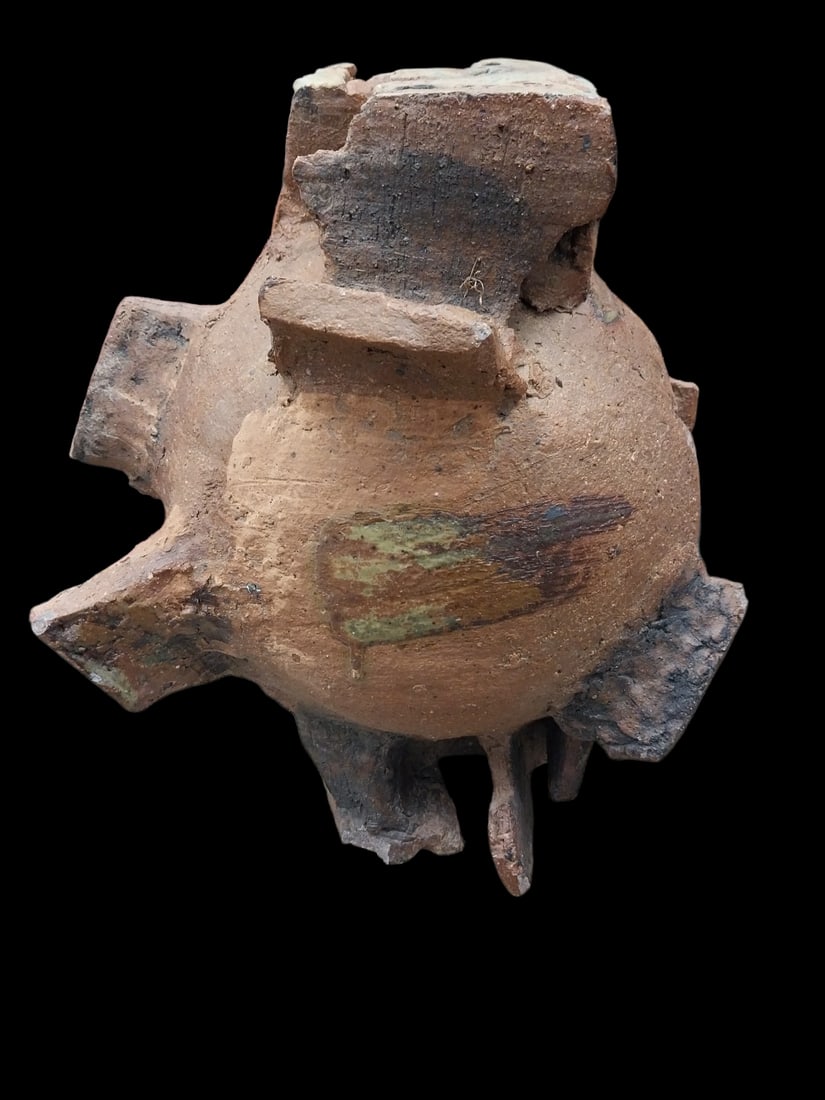 Terracotta Sculpture Signed on Bottom: Terracotta Sculpture Signed on Bottom in good condition Stands 13 inches tall and 10 inches wide. ==================PLEASE READ===================Shipping for this lot is available ONLY THROUGH LIVESH