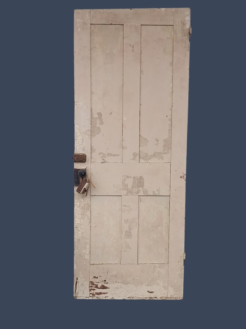 Antique Shabby Solid Wood Door: Antique Shabby Solid Wood Door measures 30 1/2 wide and 79 inches tall==================PLEASE READ===================Shipping for this lot is available ONLY THROUGH LIVESHIPPING. We advise all bidder