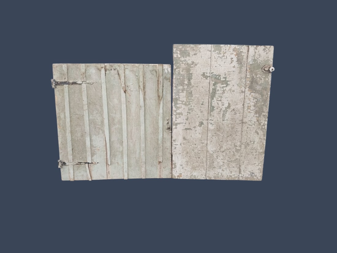 2 Antique Shabby Solid Wood Door: 2 Antique Shabby Solid Wood Door largest measures 20 1/2 inches wide and 30 inches tall. ==================PLEASE READ===================Shipping for this lot is available ONLY THROUGH LIVESHIPPING. W