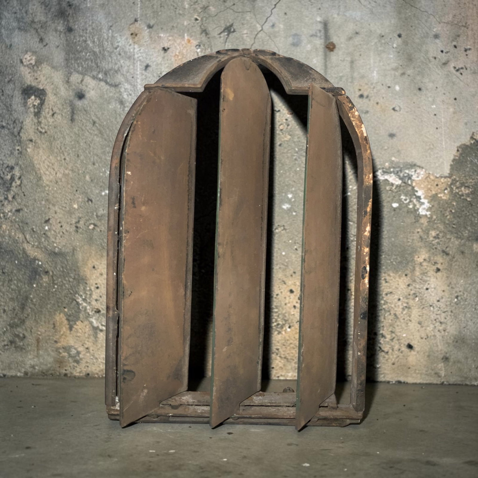 Antique Cast Iron Heat Register (1 of 5)